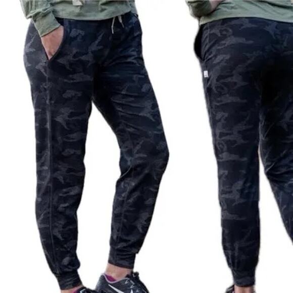 NWOT Vuori Women’s Performance Jogger XL Black Camo Stretch Athleisure 28 Inseam